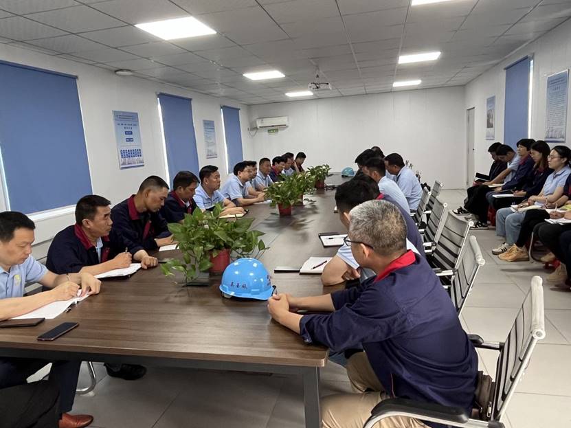 公司黨委書記王伍升送履新干部赴任 公司黨委書記王伍升送履新干部赴任